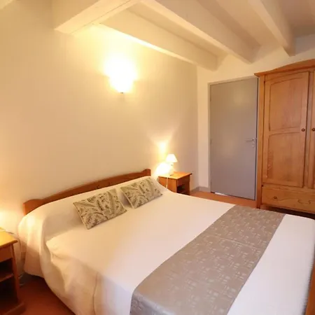 Gite De Charme Au Vigean: 10 Pers, 5 Chambres, Jardin Prive, Cheminee, Proche Parc Naturel - Fr-1-742-198 Ferienhaus