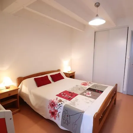 Ferienhaus Gite De Charme Au Vigean: 10 Pers, 5 Chambres, Jardin Prive, Cheminee, Proche Parc Naturel - Fr-1-742-198 Le Vigan (Lot)